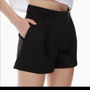 Pleated shorts 3”